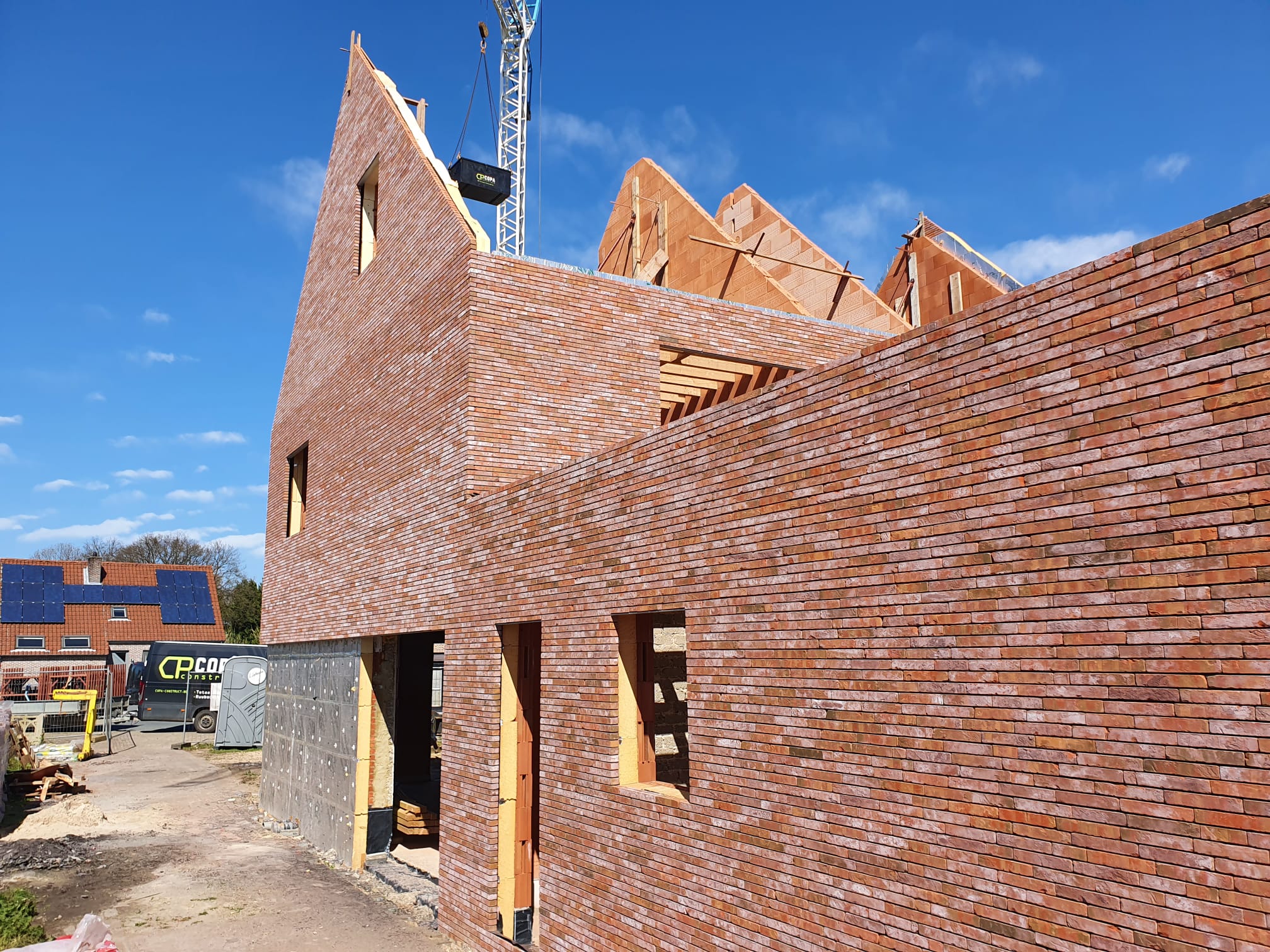 Huygen – Oosterbos — ruwbouw met puntgevels